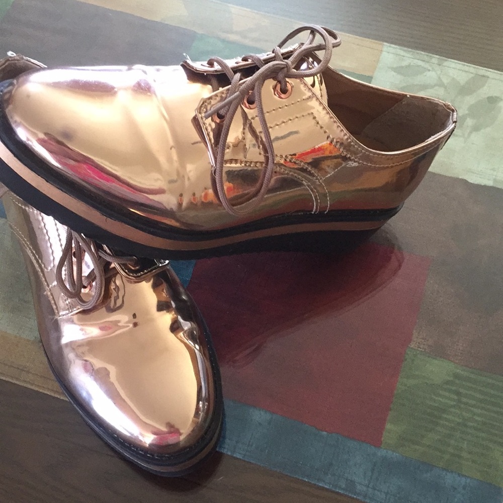 Shoes - Picture 4 of 9